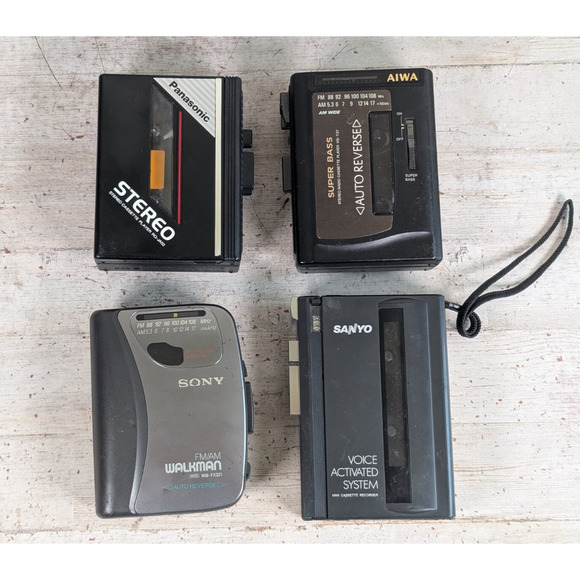 Lot Cassette Players AIWA HS-T27A PANASONIC RQ-JA52 SANYO M1115 SONY WM-FX321
